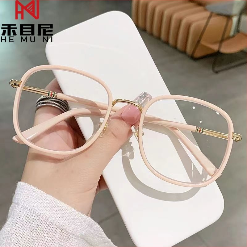 Olvasószemüveg gyanta lencsékkel; sugárzás elleni, UV- és kékfény elleni védelem; közeli és távoli látás támogatása; teljes keretű TR fém keret.