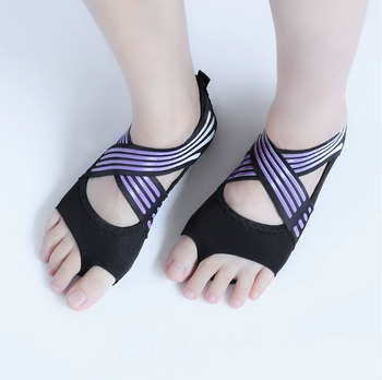 Öt ujjas jóga és pilates zokni, csúszásmentes szilikon talppal, nyitott lábujjak, lélegző Lycra felsőrész