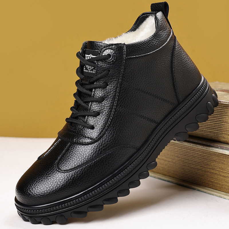 Žiemos sniego batai: viršus iš superpluošto, vidus iš vilnos ir avių odos patchwork, padas iš neslidžios gumos, kulnas žemas 1–3 cm (neslidūs; laiko šilumą; atsparūs dėvėjimui)