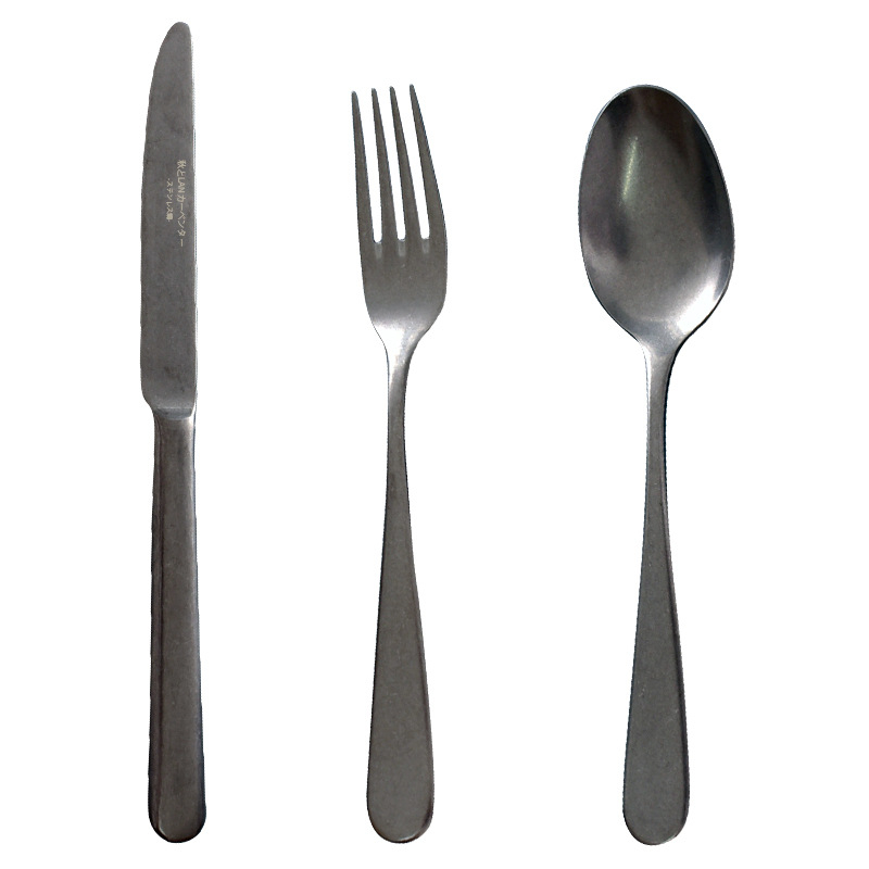 Peilių ir šakučių rinkinys: 210 nerūdijančio plieno, veidrodinis poliravimas, lengvas prabangus retro stilius, įskaičiuota steak peilis, šakutė, vaisių šaukštas ir desertinis šaukštas, su spaudu logotipu