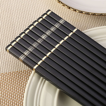 Paličky na jedlo z PET materiálu, strojovo vyrobené, uvedené v zime 2017