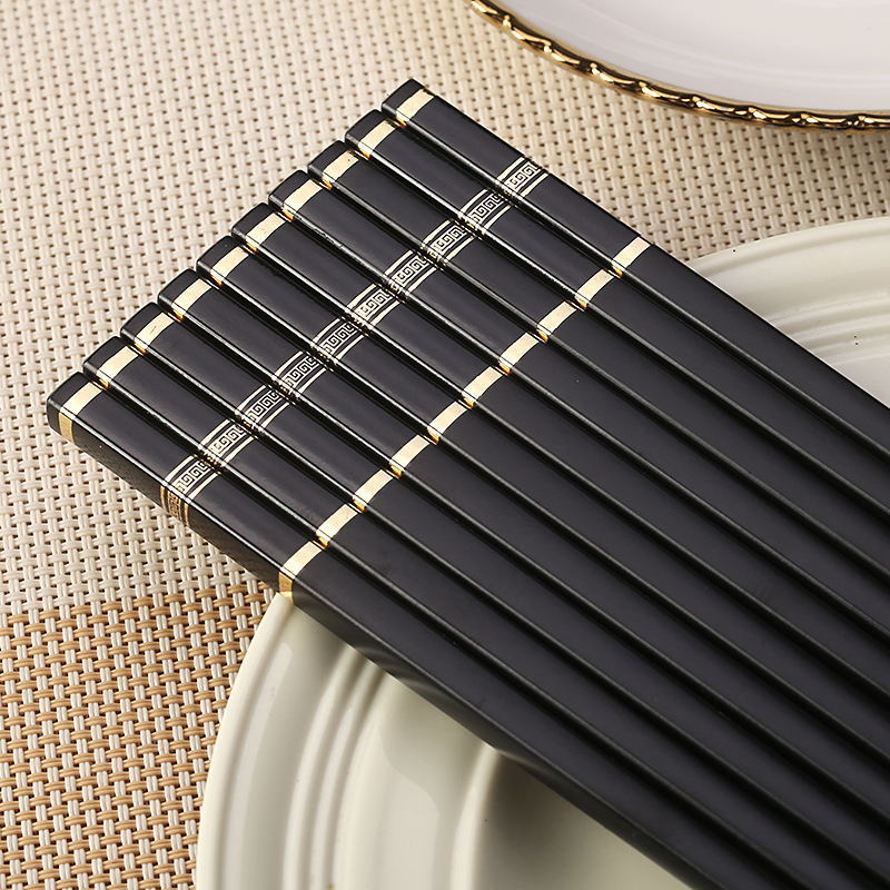 Paličky na jedlo z PET materiálu, strojovo vyrobené, uvedené v zime 2017