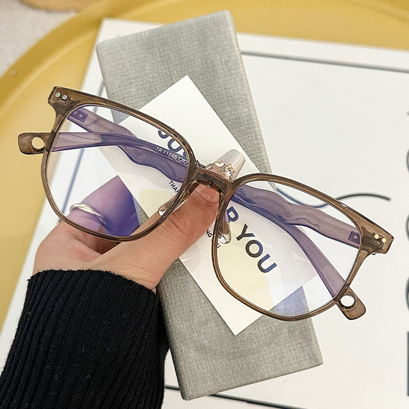 Akiniai su padengtais lęšiais, plastmasinis rėmas, modelis 11546, lęšio storis 1.0 mm, pavasaris 2025