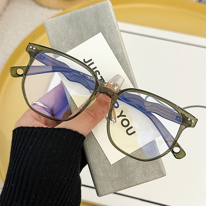 Akiniai su padengtais lęšiais, plastmasinis rėmas, modelis 11546, lęšio storis 1.0 mm, pavasaris 2025