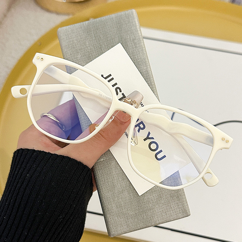 Akiniai su padengtais lęšiais, plastmasinis rėmas, modelis 11546, lęšio storis 1.0 mm, pavasaris 2025