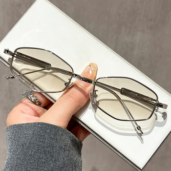 Metaliniai akiniai rėmeliai cat-eye stiliaus su polygonal dizainu, reguliuojamas rėmas, lęšiai nuo mėlynos šviesos, lęšių storis 1.0 mm, modelis 12019.