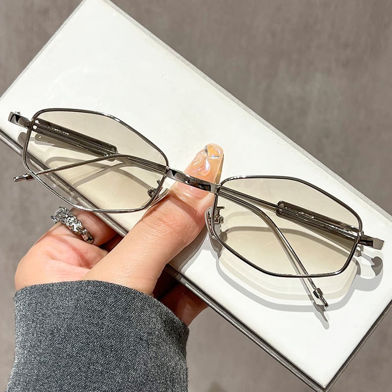 Metaliniai akiniai rėmeliai cat-eye stiliaus su polygonal dizainu, reguliuojamas rėmas, lęšiai nuo mėlynos šviesos, lęšių storis 1.0 mm, modelis 12019.