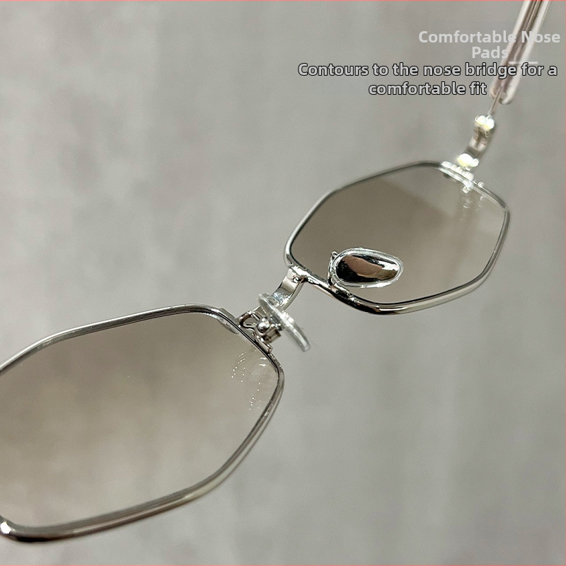 Metaliniai akiniai rėmeliai cat-eye stiliaus su polygonal dizainu, reguliuojamas rėmas, lęšiai nuo mėlynos šviesos, lęšių storis 1.0 mm, modelis 12019.