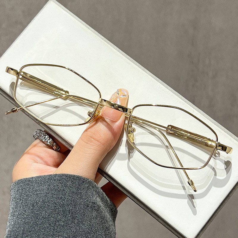 Metaliniai akiniai rėmeliai cat-eye stiliaus su polygonal dizainu, reguliuojamas rėmas, lęšiai nuo mėlynos šviesos, lęšių storis 1.0 mm, modelis 12019.