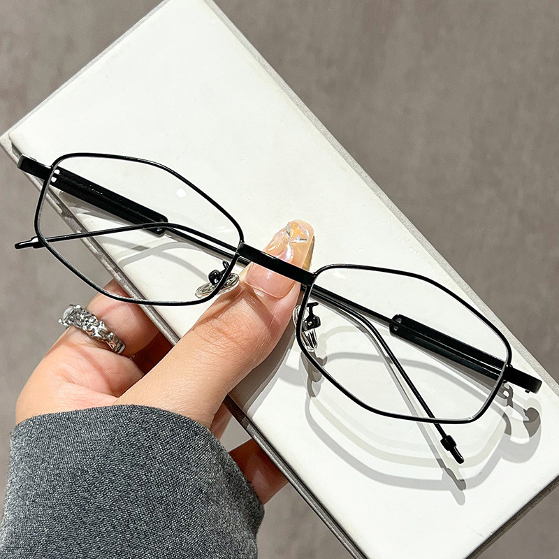 Metaliniai akiniai rėmeliai cat-eye stiliaus su polygonal dizainu, reguliuojamas rėmas, lęšiai nuo mėlynos šviesos, lęšių storis 1.0 mm, modelis 12019.