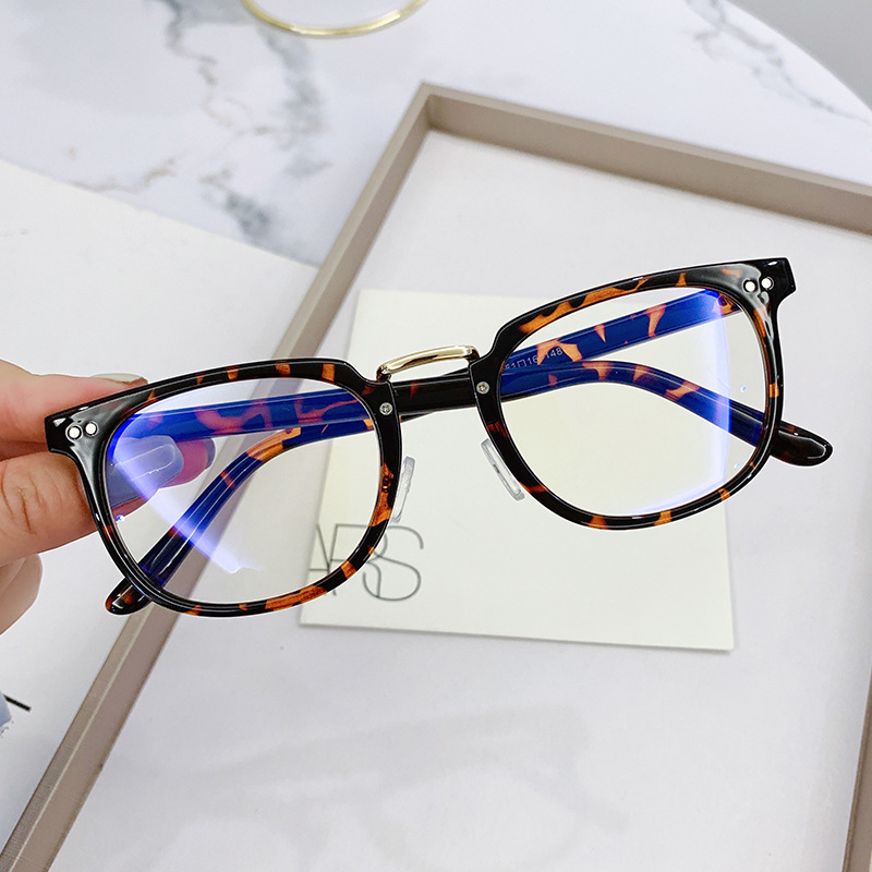 Akiniai su TR90 rėmu, plastikiniai, padengtos lęšiai, lęšio storis 1.6, modelis 2988