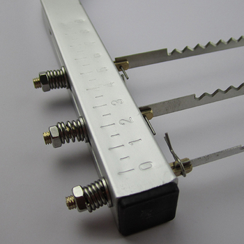 Raise Kai Tortų Sluoksnių Pjaustytuvas — Kepimo Rinkinys, Sūrio ir Sumuštinių Pjaustytuvai, Modernus Minimalizmas