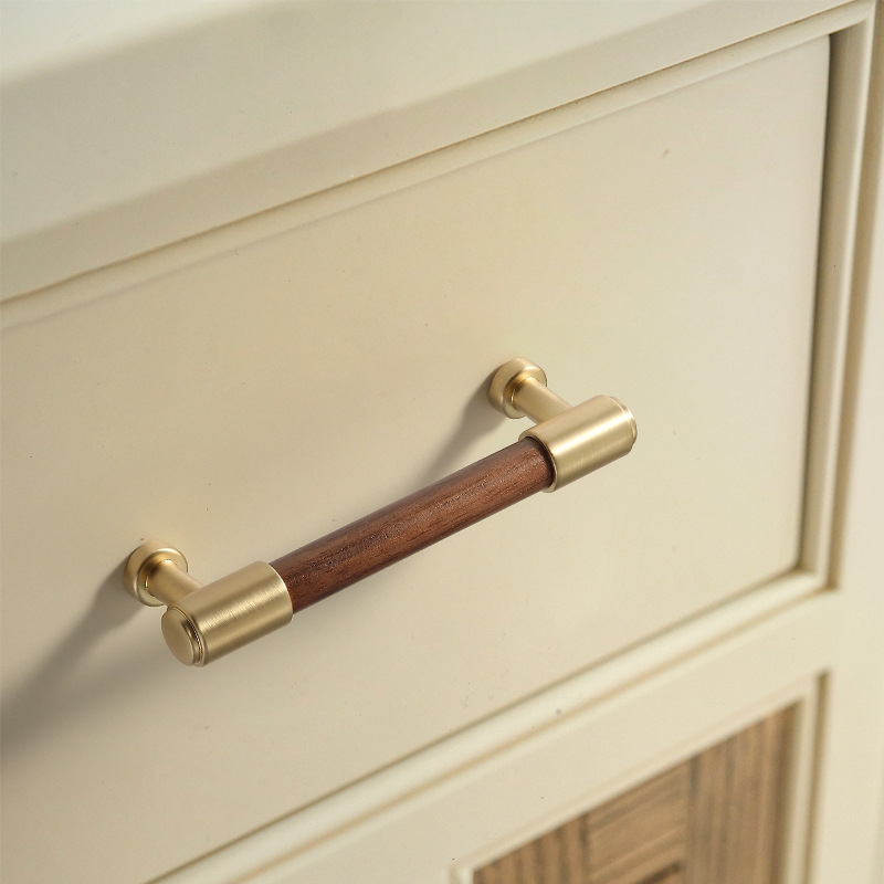 Дръжка за шкаф от твърдо дърво черен орех с ядро от цинкова сплав, електроплакиране; за врати на шкафове, гардероби, чекмеджета, обувни шкафове и винни шкафове; единична дупка, скрит монтаж, барообразен дизайн