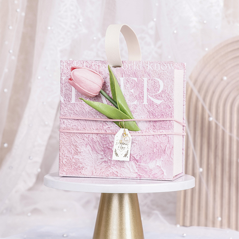 Pulmadeks mõeldud kinkekarp vöökäepidemega, uus Euroopa stiil, materjal: paber, kuumpressimine, stiil: veidi värske, karbi tüüp: kunstilised variatsioonid