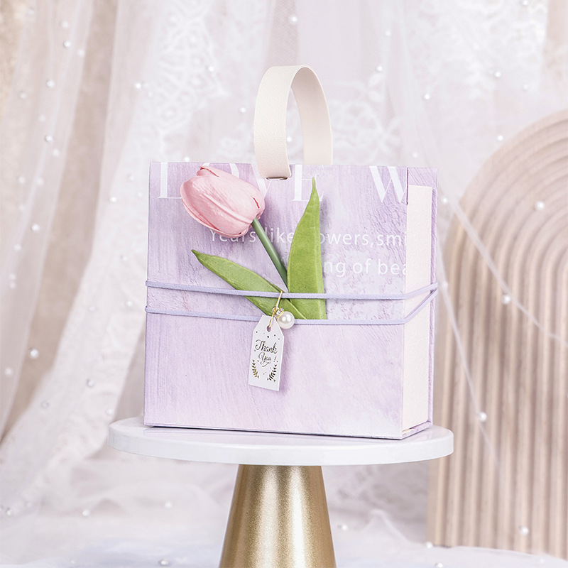 Pulmadeks mõeldud kinkekarp vöökäepidemega, uus Euroopa stiil, materjal: paber, kuumpressimine, stiil: veidi värske, karbi tüüp: kunstilised variatsioonid