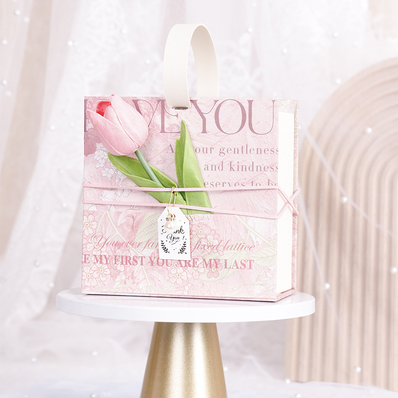 Pulmadeks mõeldud kinkekarp vöökäepidemega, uus Euroopa stiil, materjal: paber, kuumpressimine, stiil: veidi värske, karbi tüüp: kunstilised variatsioonid