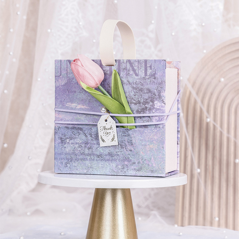 Pulmadeks mõeldud kinkekarp vöökäepidemega, uus Euroopa stiil, materjal: paber, kuumpressimine, stiil: veidi värske, karbi tüüp: kunstilised variatsioonid