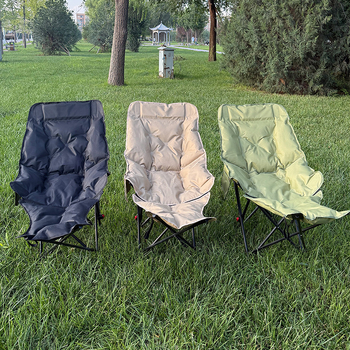 Lauko sulankstoma kempingo kėdė su medvilnine užpilde ir kojų atrama