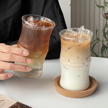 Чаша за напитки от висок боросиликатно стъкло, еднослойна, неравна форма, с печатано лого, ръчно издухана