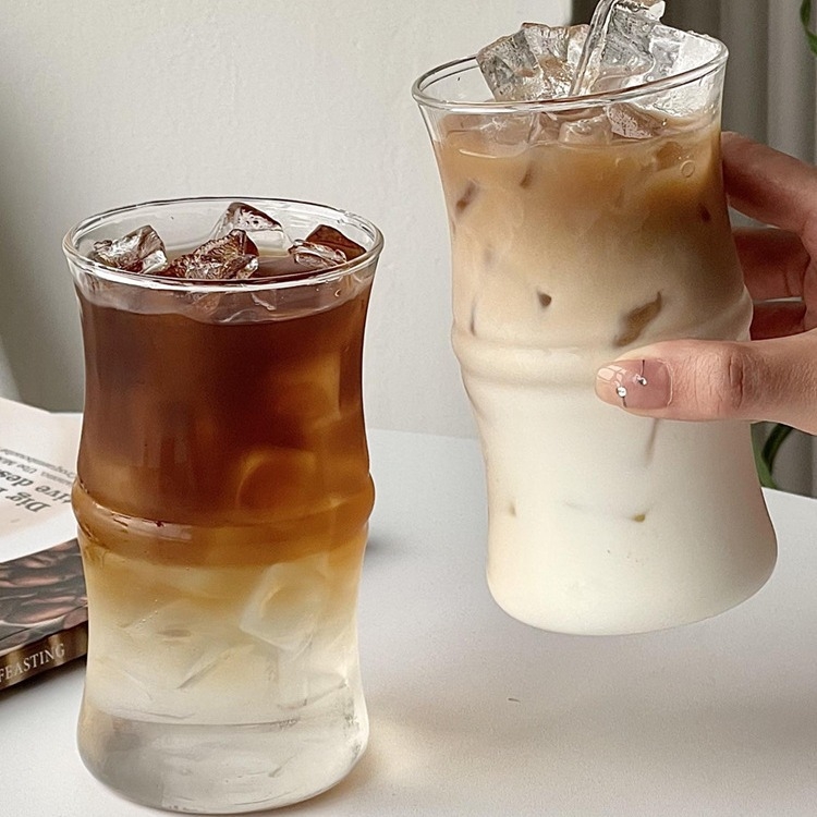 Чаша за напитки от висок боросиликатно стъкло, еднослойна, неравна форма, с печатано лого, ръчно издухана