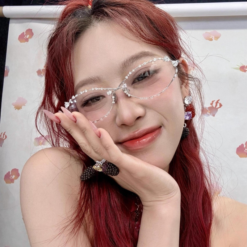 Ovalios formos akiniai nuo saulės su metaliniu rėmeliu, deimantinio kaspino dizainas, padengti lęšiai, lęšio storis 1.0 mm, skaidrumas 99%, modelis 7631