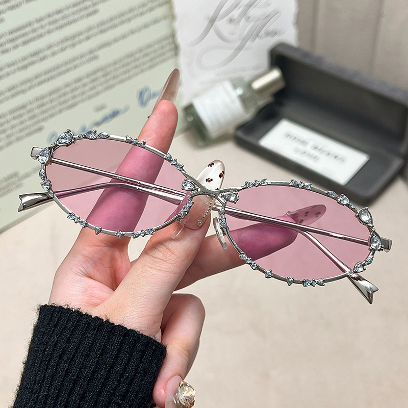 Ovalios formos akiniai nuo saulės su metaliniu rėmeliu, deimantinio kaspino dizainas, padengti lęšiai, lęšio storis 1.0 mm, skaidrumas 99%, modelis 7631