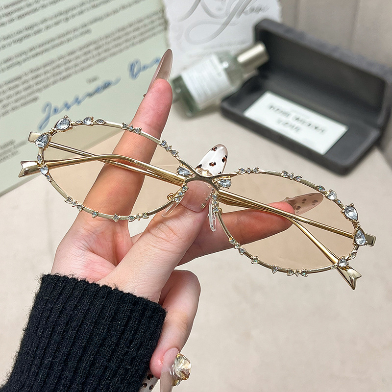 Ovalios formos akiniai nuo saulės su metaliniu rėmeliu, deimantinio kaspino dizainas, padengti lęšiai, lęšio storis 1.0 mm, skaidrumas 99%, modelis 7631