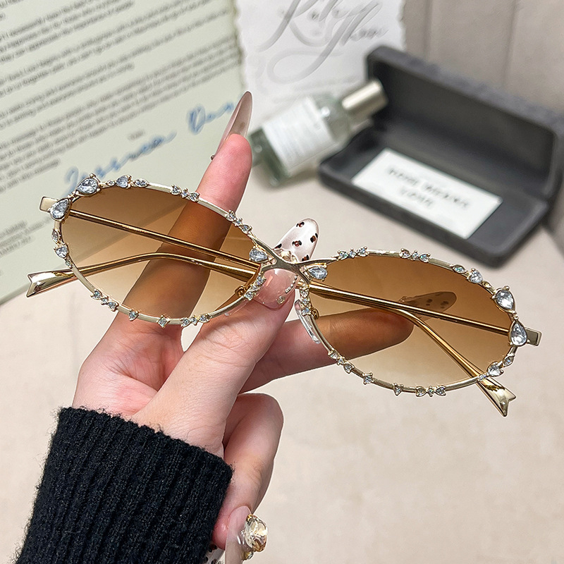 Ovalios formos akiniai nuo saulės su metaliniu rėmeliu, deimantinio kaspino dizainas, padengti lęšiai, lęšio storis 1.0 mm, skaidrumas 99%, modelis 7631