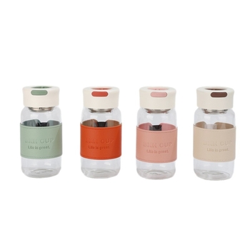 Стъклена чаша от боросиликатно стъкло с калъф за чаша — термоустойчива, изолирана и непроливаща.