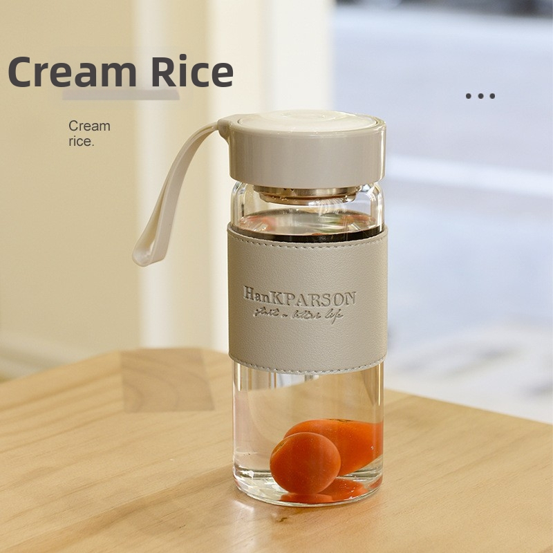 Стъклена чаша от боросиликатно стъкло с калъф за чаша — термоустойчива, изолирана и непроливаща.