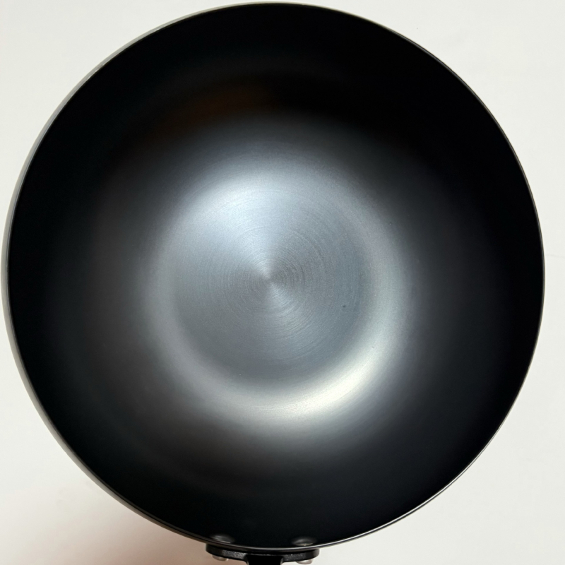 Wok iš plono geležies, 12 cm gylis, 1,5 kg svoris, medinis dangtelis