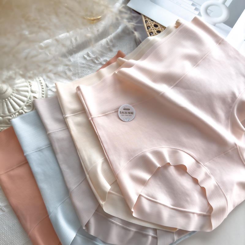 Moteriškos medvilninės aukšto liemens kelnaitės – kvėpuojančios, antibakterinės, sėdmenų pakėlimo palaikymas, kirkšnies pamušalas iš Mulberry šilko, 90–95% medvilnės, mezginys, visiems sezonams