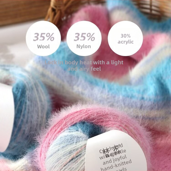 Rankų darbo megzta kepurė, šalikai ir lakatas – mišri siūlai; žiedinis verpimas; grupinis siūlas; Prekės ženklas: Van sen