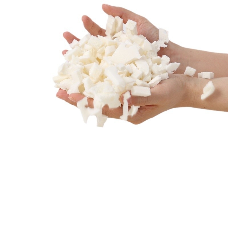 Възглавница с форма на пришълец, пълнеж от гранулиран латексов прах, естествен латекс, латексово съдържание 80–90%, тегло под 0,5 кг, персонализираема