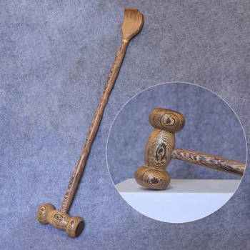 Medinis niežėjimo šukavimo įrankis ir dviejų paskirčių masažo įrankis su ilga rankena, rankų darbo tekstūra, medžiaga Redwood, modernus minimalistinis stilius namų apstatymui