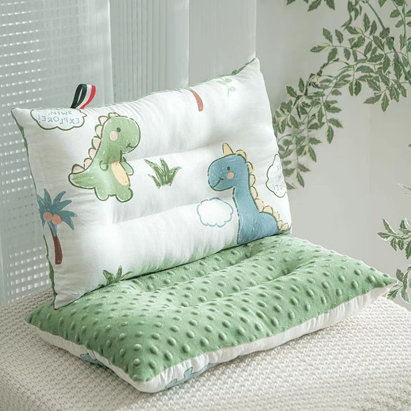 Kūdikio ir vaikų stačiakampė pagalvė su poliesterio pluošto įdaru, aukštis 1–5 cm, svoris iki 0,5 kg, skirta vaikams nuo 1 iki 6 metų