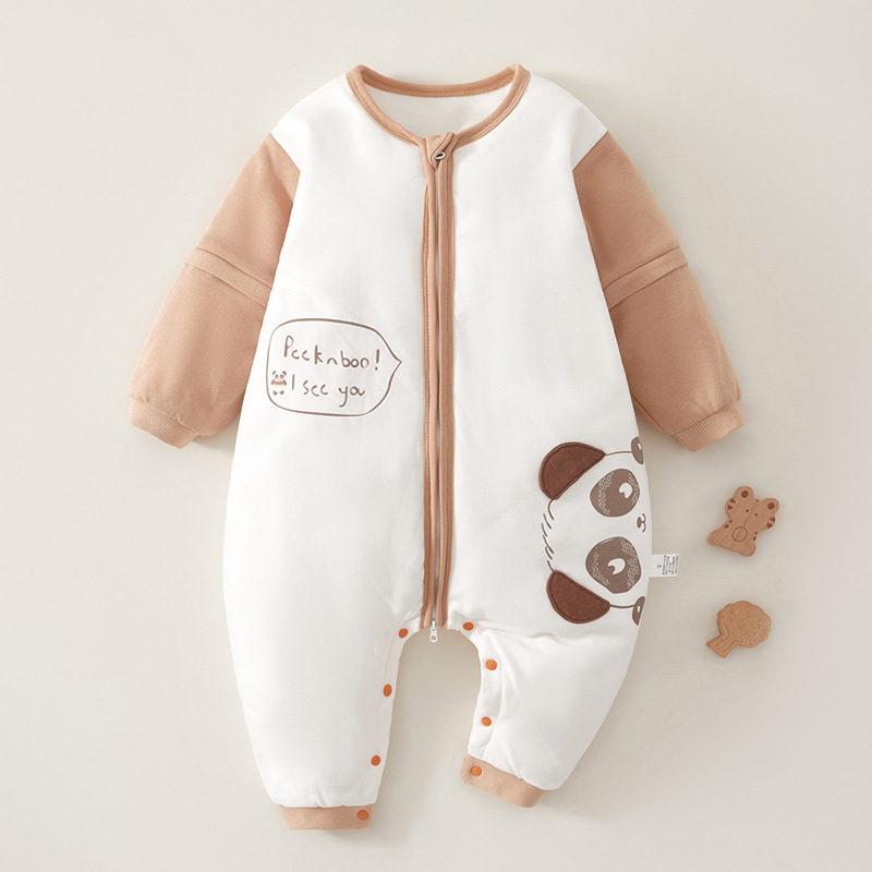 Miegmaišis kūdikiams ir vaikams — storas medvilnės audinys, vidinė danga iš gryno medvilnės (95%+), užpildas: cheminiai pluoštai, piešinys: karikatūrų motyvas