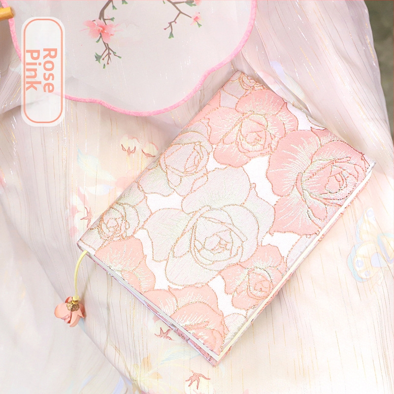 Copertă de carte din pânză, lucrată manual, pentru caiet, cu țesătură brocart cu motiv de păpădie; Marcă: Other; Material: Other; Import: Nu; Mărci private licențiate: Da; Potrivit pentru cadouri de afaceri.