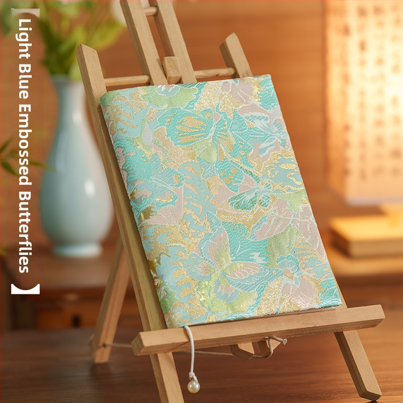 Copertă de carte din pânză, lucrată manual, pentru caiet, cu țesătură brocart cu motiv de păpădie; Marcă: Other; Material: Other; Import: Nu; Mărci private licențiate: Da; Potrivit pentru cadouri de afaceri.