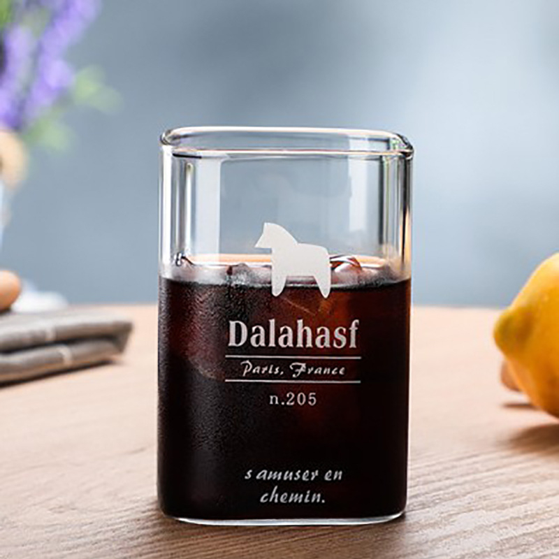 Стъклена чаша за вода, боросиликатно стъкло, квадратна форма, без дръжка и капак, с отпечатано лого, ръчно духано