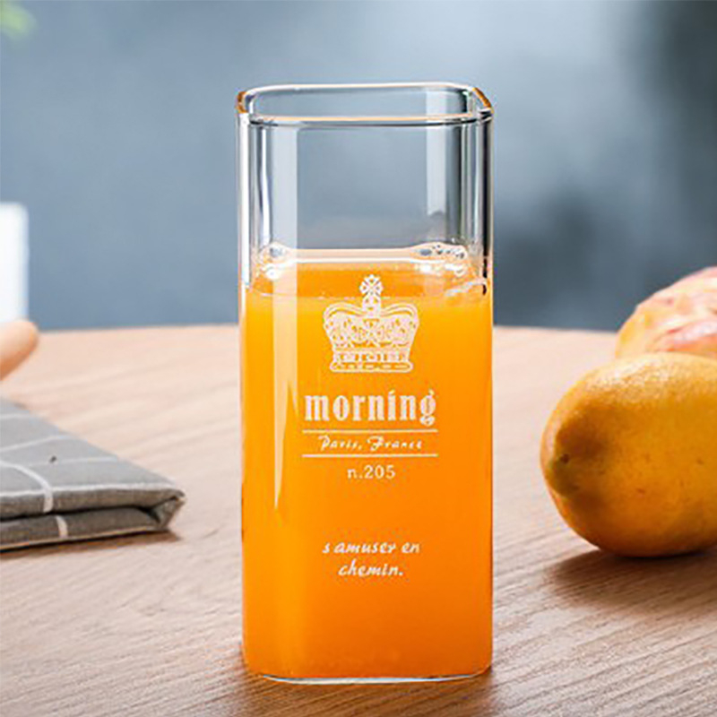 Стъклена чаша за вода, боросиликатно стъкло, квадратна форма, без дръжка и капак, с отпечатано лого, ръчно духано