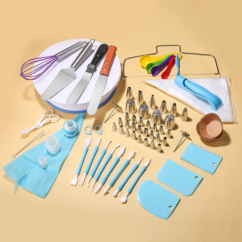 Tortų dekoravimo sukamojo stalo rinkinys – Zilanya, plastikiniai kepimo įrankiai, dekoravimo antgaliai ir kremui šaukštelis, modernus minimalistinis dizainas