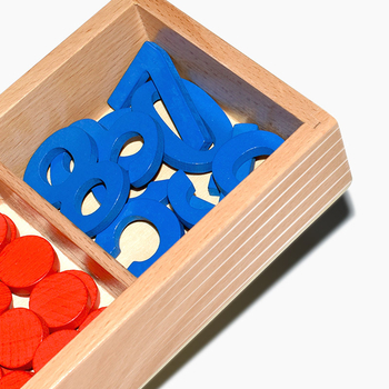 Montessori matematikos ugdymo priemonės: skaičiai ir žetonai ankstyvajai edukacijai, medinis žaislas, vaikams 3–6 metų, intelektinis vystymasis, rankinis mokymasis, interaktyvi žaidimas, tėvų ir vaiko bendravimas