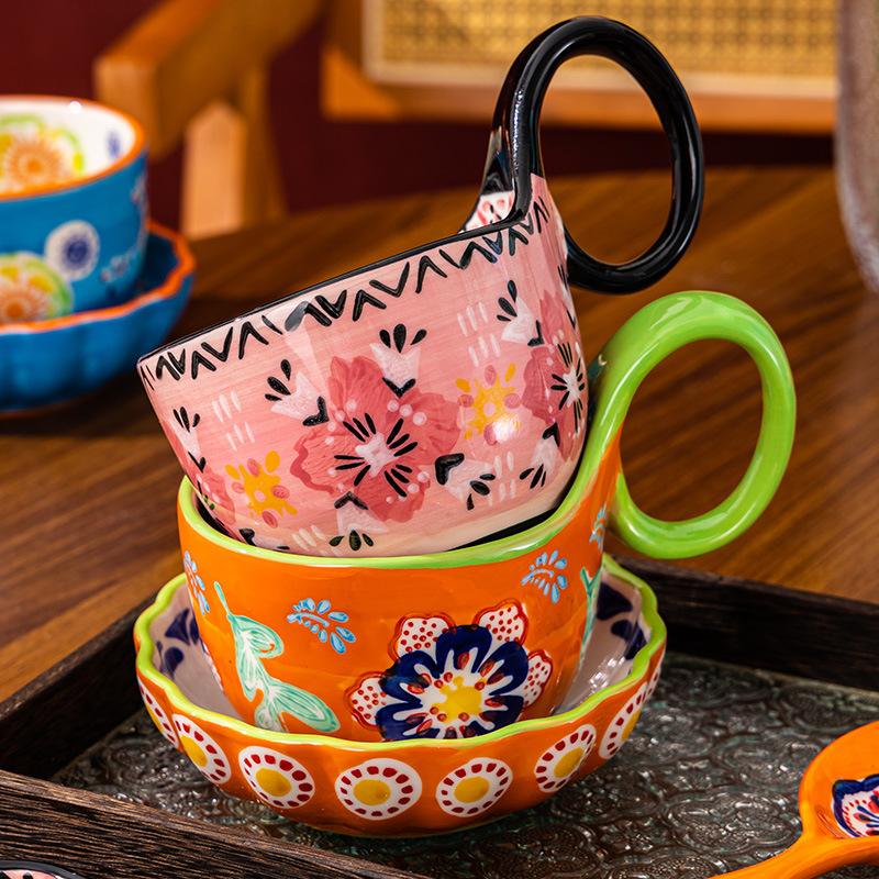 Portselaninis puodelis pusryčiams su gėlių formos rankena – aukštos kokybės balta keramika, trijų dalių rinkinys, atsparus aukštoms temperatūroms, logotipo spausdinimas