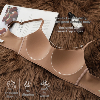 Be siūlių bevielė liemenėlė su 3/4 kupolais, molduoti kupolai iš nailono, pagrindinis audinys nailonas-elastanas, fiksuotos dvigubos pečių juostos ir dvigubas nugaros užsegimas