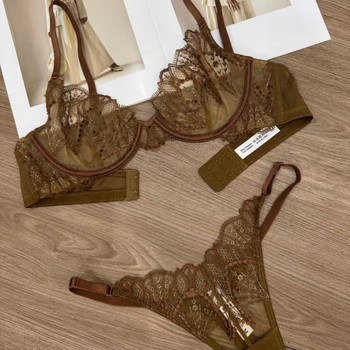 Nailono liemenėlių komplektas su ultratyniais formuoti košyčiais, 3/4 kaušai, fiksuotos petnešos, nugaros uždarymas su dviguba eilės sagtimi, pamušalas 100% spandekso