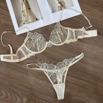 Nailono liemenėlių komplektas su ultratyniais formuoti košyčiais, 3/4 kaušai, fiksuotos petnešos, nugaros uždarymas su dviguba eilės sagtimi, pamušalas 100% spandekso