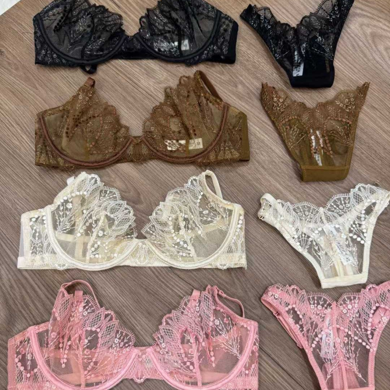 Nailono liemenėlių komplektas su ultratyniais formuoti košyčiais, 3/4 kaušai, fiksuotos petnešos, nugaros uždarymas su dviguba eilės sagtimi, pamušalas 100% spandekso