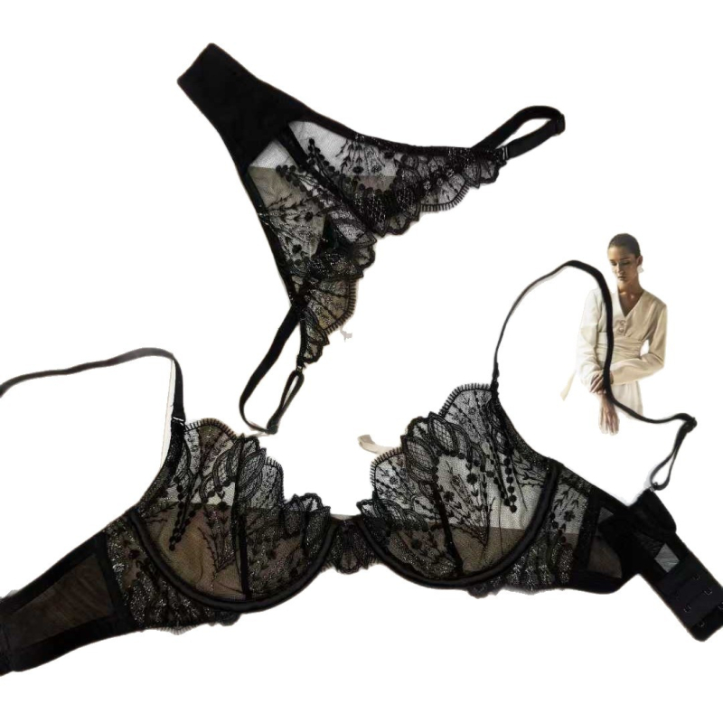 Nailono liemenėlių komplektas su ultratyniais formuoti košyčiais, 3/4 kaušai, fiksuotos petnešos, nugaros uždarymas su dviguba eilės sagtimi, pamušalas 100% spandekso