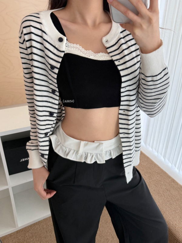 A005 Liemenėlė – Prancūziško stiliaus, nėrinių puodeliai, pilno puodelio, push-up, nailonas 80–90%, pamušalas poliesteris, žiemos sezonas